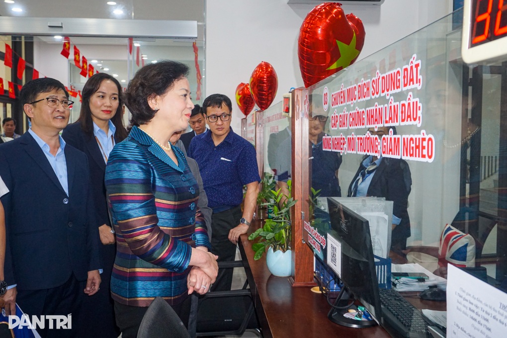 Thời điểm khó khăn nhất là lúc kiểm nghiệm bản lĩnh cán bộ - 3 Thời điểm khó khăn nhất là lúc kiểm nghiệm bản lĩnh cán bộ - 3