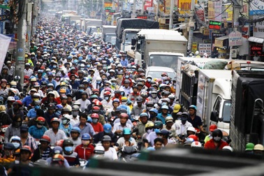 Cửa ngõ Sài Gòn kẹt xe kinh hoàng gần 10 tiếng đồng hồ