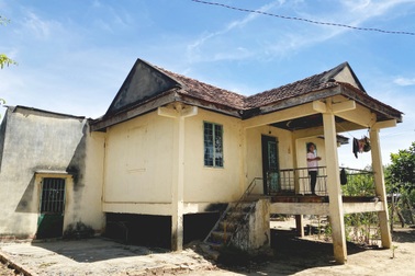 Dân loay hoay tìm kế thoát nghèo sau "công trình ánh sáng"