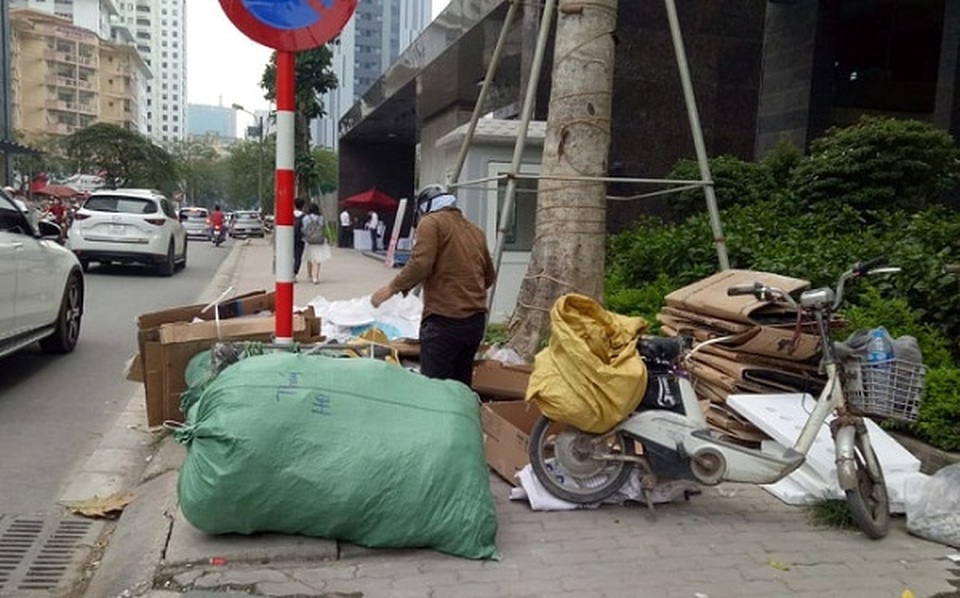 Bất ngờ với thu nhập khủng của người làm việc gom đồ người khác bỏ đi - 2 Bất ngờ với thu nhập khủng của người làm việc gom đồ người khác bỏ đi - 2