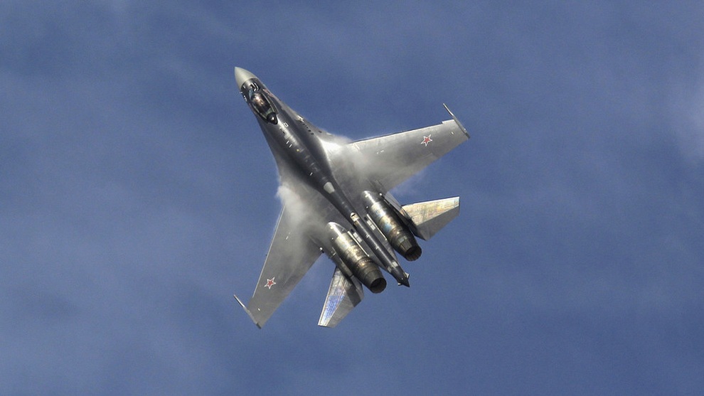 Máy bay chiến đấu Su-35 Nga lao xuống biển - 1 Máy bay chiến đấu Su-35 Nga lao xuống biển - 1