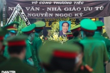 Những giọt nước mắt trong tang lễ thầy giáo viết bằng chân Nguyễn Ngọc Ký