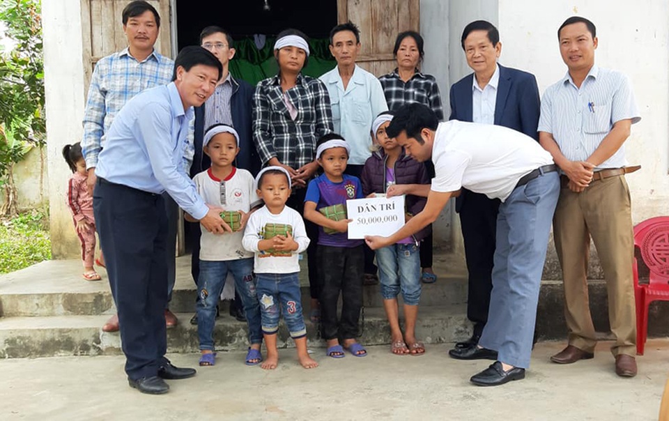 Những hình ảnh cảm động của bạn đọc Dân trí hỗ trợ nóng 4 em thơ mồ côi cha đón Tết - 5 Những hình ảnh cảm động của bạn đọc Dân trí hỗ trợ nóng 4 em thơ mồ côi cha đón Tết - 5