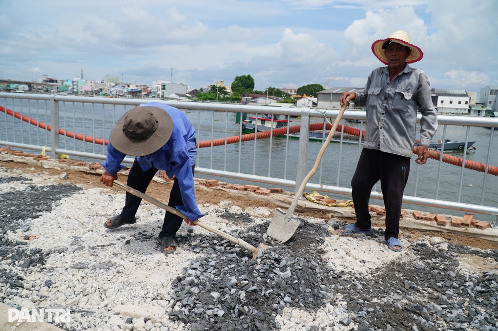 Vì sao dự án kè sông nghìn tỷ ở Cần Thơ chưa làm xong đã phải đào lên? - 4 Vì sao dự án kè sông nghìn tỷ ở Cần Thơ chưa làm xong đã phải đào lên? - 4