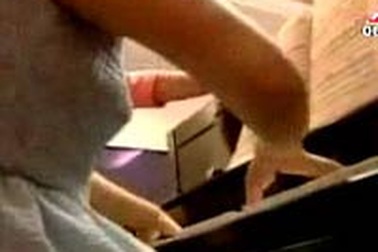 Chơi piano bằng 4 ngón tay 