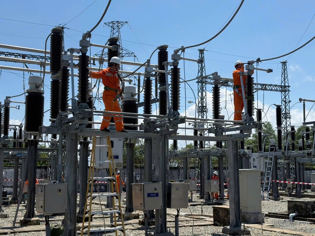 Điểm nhấn 50 công trình của EVNSPC mừng 50 năm Giải phóng miền Nam - 2 Điểm nhấn 50 công trình của EVNSPC mừng 50 năm Giải phóng miền Nam - 2