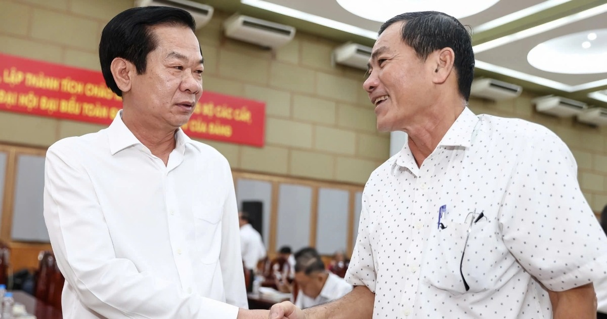 Bộ trưởng Nội vụ và các ứng cử viên ĐBQH khóa XVI gặp gỡ cử tri TPHCM
