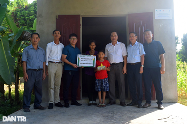 Hơn 190 triệu đồng đến với cậu học trò nghèo chăm mẹ bệnh tật