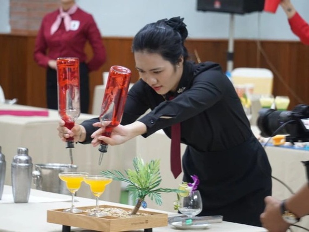 Tốt nghiệp đại học mổ lợn ăn mừng, tốt nghiệp trường nghề thì lặng lẽ… - 4 Tốt nghiệp đại học mổ lợn ăn mừng, tốt nghiệp trường nghề thì lặng lẽ… - 4