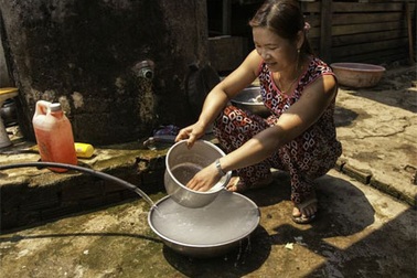 Mang nước sạch đến với đồng bào vùng cao