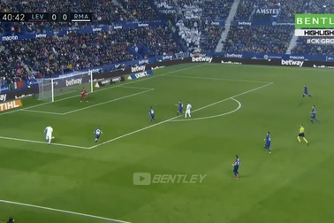 Thua sốc Levante, Real Madrid mất ngôi đầu bảng