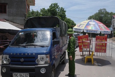 Một huyện ở Bắc Giang yêu cầu nhà dân "cửa đóng then cài"