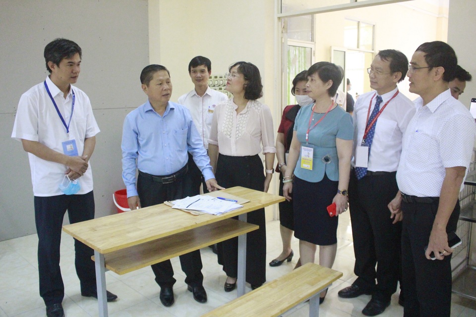 Thứ trưởng Lê Tấn Dũng kiểm tra công tác tổ chức thi kỹ năng nghề Quốc gia - 2 Thứ trưởng Lê Tấn Dũng kiểm tra công tác tổ chức thi kỹ năng nghề Quốc gia - 2