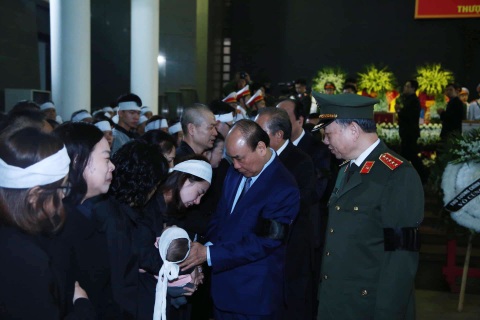 Thủ tướng viếng 3 liệt sĩ hy sinh ở Đồng Tâm