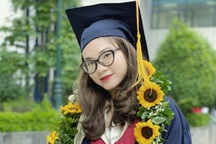 Nữ thủ khoa tốt nghiệp sớm, xinh đẹp không kém hot girl