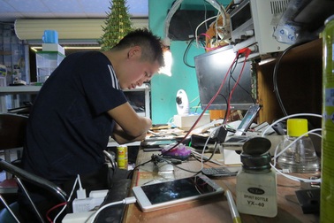 Nghị lực phi thường của chàng trai không bàn tay