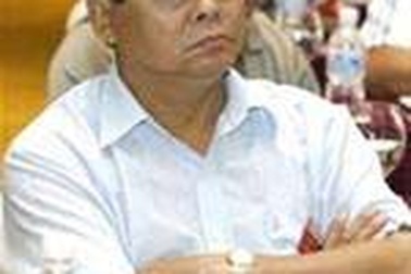 Đằng sau tấm Kỷ niệm chương