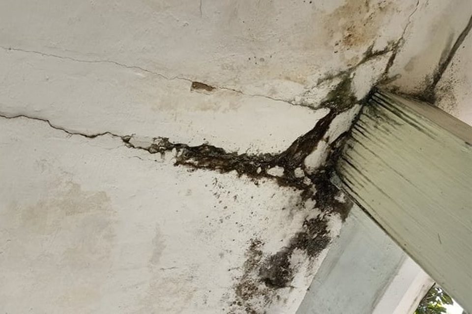 Trụ sở xuống cấp, ủy ban xã phải dán giấy cảnh báo người dân - 4 Trụ sở xuống cấp, ủy ban xã phải dán giấy cảnh báo người dân - 4