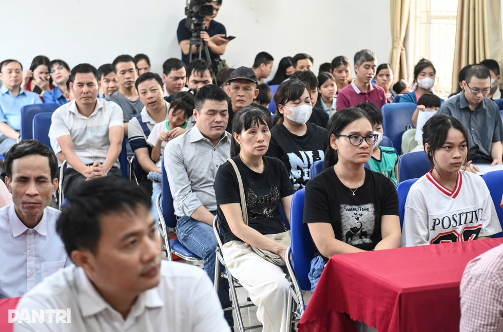 Trao 336 thẻ Bảo hiểm y tế, giúp học sinh khó khăn ở Hà Nội an tâm học tập - 3 Trao 336 thẻ Bảo hiểm y tế, giúp học sinh khó khăn ở Hà Nội an tâm học tập - 3