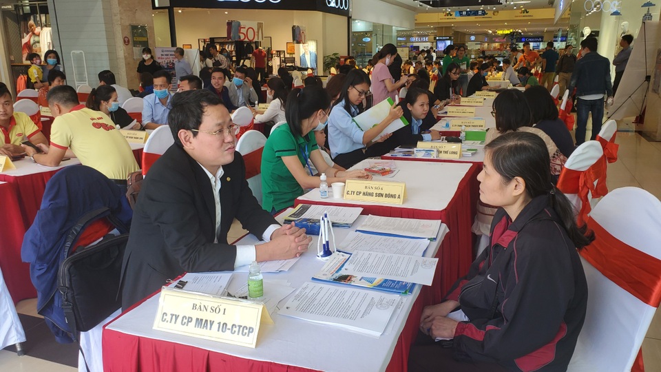 Sáng 7/11, hơn 2.300 vị trí tuyển dụng tại Phiên GDVL quận Long Biên - 1