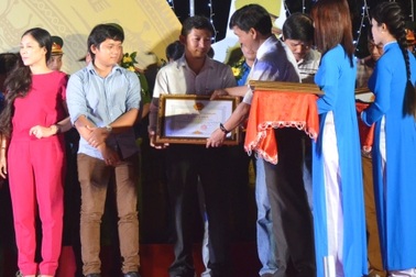 PV báo Dân trí được tặng bằng khen nhờ hỗ trợ hoạt động Đoàn địa phương