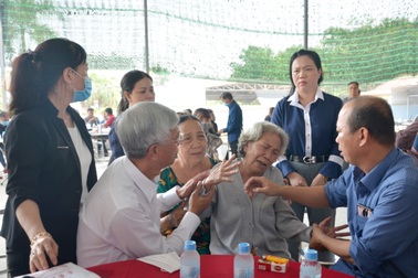 Vụ cháy 6 người chết: Mái đầu bạc gục ngã tiễn đưa 6 kẻ đầu xanh