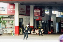 Cảnh sát đang phong tỏa 3 cây xăng ở Bình Dương