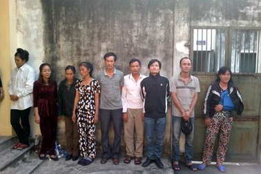 6 tiếng triệt phá ổ bạc liên huyện, bắt 26 đối tượng