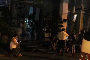 Khách sạn chập cháy điện, hàng chục khách bỏ chạy