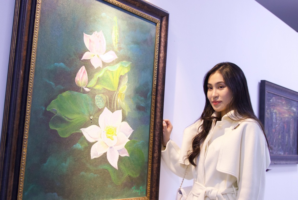 Nhóm bạn học sinh tổ chức triển lãm tranh ủng hộ miền Trung 50 triệu đồng - 6 Nhóm bạn học sinh tổ chức triển lãm tranh ủng hộ miền Trung 50 triệu đồng - 6