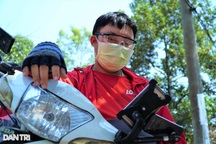 Giá xăng đắt ngang tô phở, shipper tìm thêm nghề tay trái