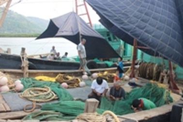 Ngư dân khốn đốn vì cảng cá bồi lắng