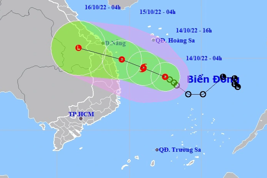 Áp thấp nhiệt đới áp sát miền Trung, nhiều nơi mưa rất to - 1 Áp thấp nhiệt đới áp sát miền Trung, nhiều nơi mưa rất to - 1