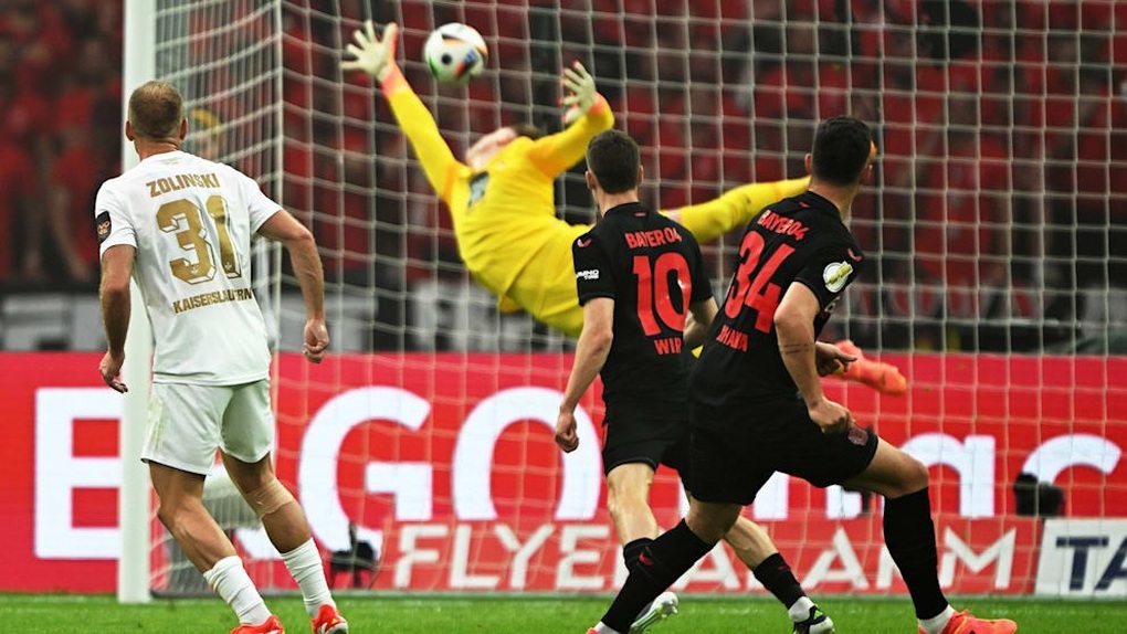 Chơi với 10 người, Bayer Leverkusen vẫn vô địch Cúp quốc gia Đức - 1 Chơi với 10 người, Bayer Leverkusen vẫn vô địch Cúp quốc gia Đức - 1