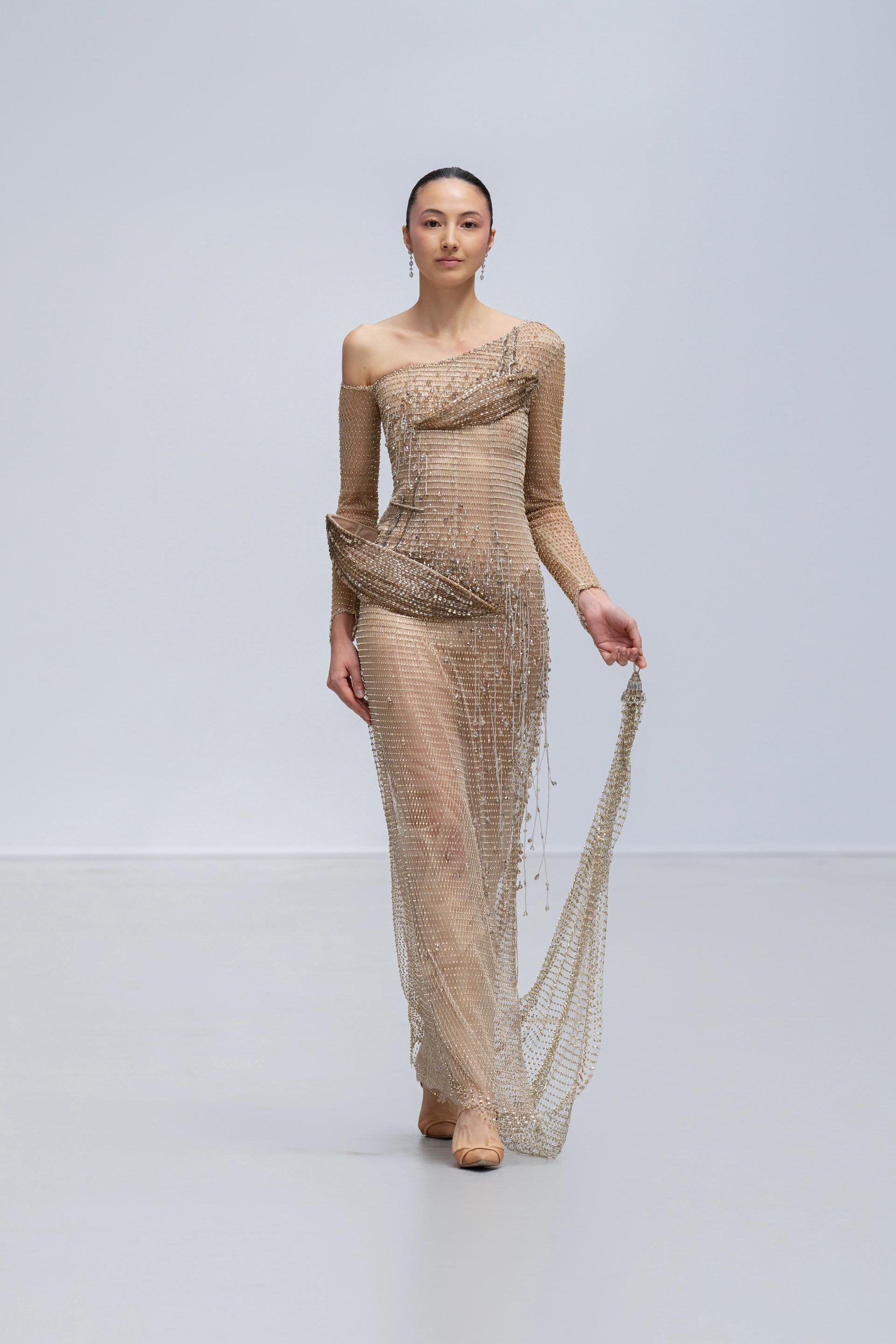 Phan Huy mang hình ảnh nón lá lên sàn diễn thời trang cao cấp ở Paris - 10 Phan Huy mang hình ảnh nón lá lên sàn diễn thời trang cao cấp ở Paris - 10