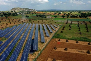 Sa mạc "người không dám sống" thành công viên điện mặt trời khổng lồ