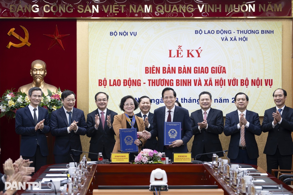 Bộ Nội vụ tiếp nhận cán bộ ngành LĐ-TBXH như chờ đón người nhà - 5 Bộ Nội vụ tiếp nhận cán bộ ngành LĐ-TBXH như chờ đón người nhà - 5
