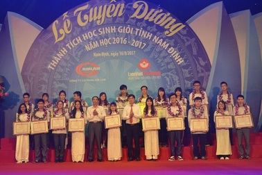 Nam Định: Trao thưởng giáo viên, học sinh đạt thành tích cao