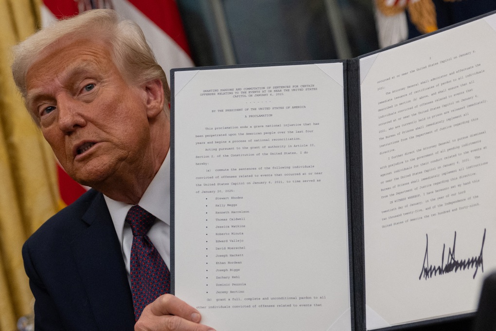 Nghị sĩ Mỹ muốn sửa hiến pháp để ông Trump làm tổng thống nhiệm kỳ 3 - 1 Nghị sĩ Mỹ muốn sửa hiến pháp để ông Trump làm tổng thống nhiệm kỳ 3 - 1