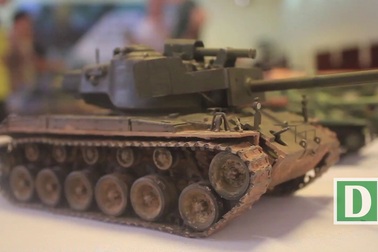 Dàn mô hình xe tăng, tàu chiến "khủng" hội tụ tại Hà Nội