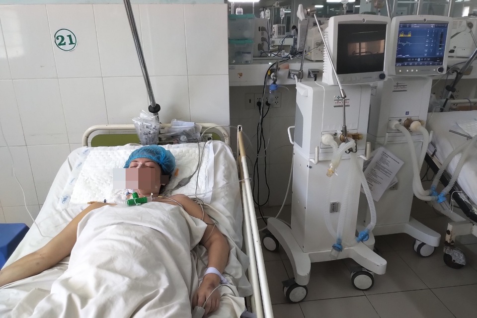 Khánh Hòa: 2 vợ chồng người nước ngoài nguy kịch do uống bia pha với cồn - 1 Khánh Hòa: 2 vợ chồng người nước ngoài nguy kịch do uống bia pha với cồn - 1