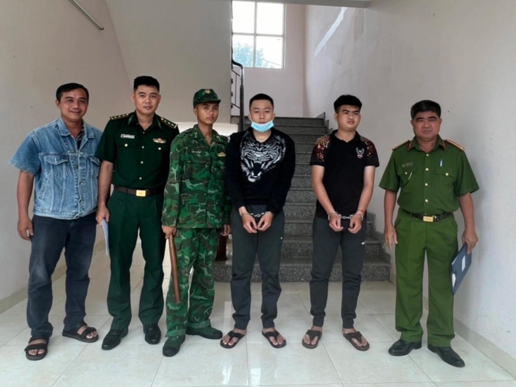 Hai nghi can giết người ở TPHCM bị bắt khi tìm đường trốn sang Campuchia - 1 Hai nghi can giết người ở TPHCM bị bắt khi tìm đường trốn sang Campuchia - 1