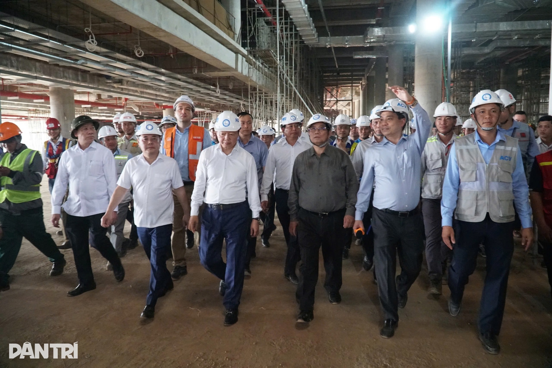 Thủ tướng thị sát, lì xì người lao động tại sân bay Long Thành đầu xuân - 4