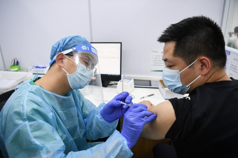 Trung Quốc tiêm mũi tăng cường cho người đã tiêm chủng đầy đủ được 6 tháng - 1 Trung Quốc tiêm mũi tăng cường cho người đã tiêm chủng đầy đủ được 6 tháng - 1