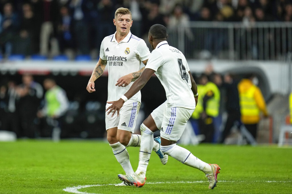 Toni Kroos tỏa sáng, Real Madrid bám sát Barcelona - 1 Toni Kroos tỏa sáng, Real Madrid bám sát Barcelona - 1