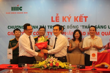 Triển khai chương trình học bổng “Thắp sáng ước mơ”