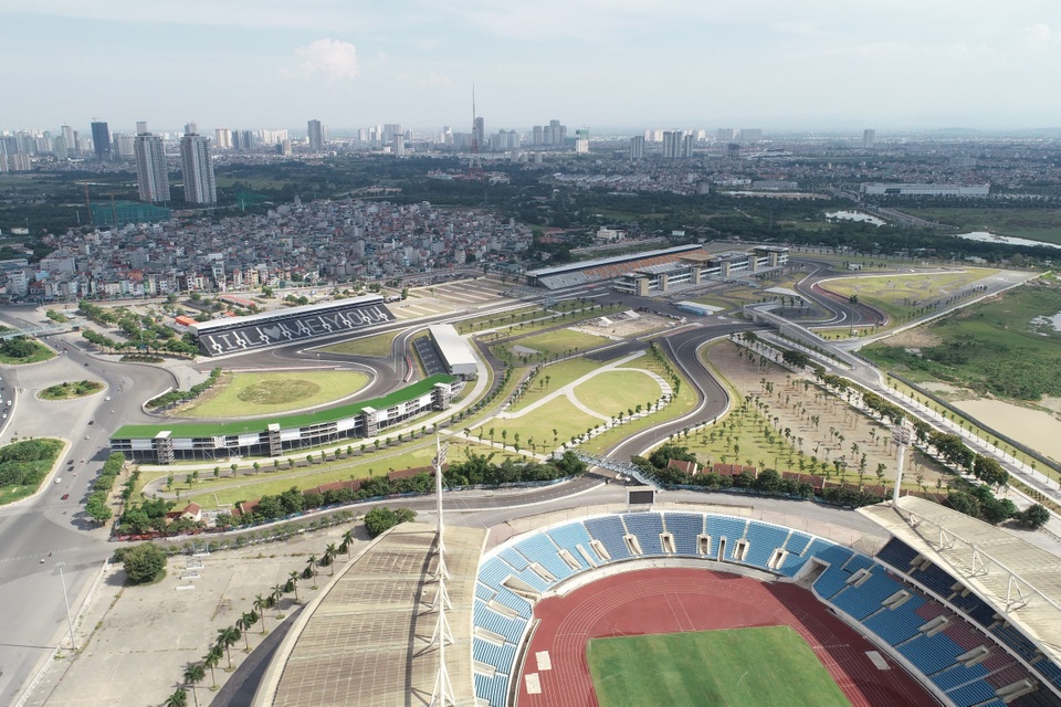 “Đua thử” một vòng đường đua thách thức nhất lịch sử F1 tại Hà Nội - 7 “Đua thử” một vòng đường đua thách thức nhất lịch sử F1 tại Hà Nội - 7
