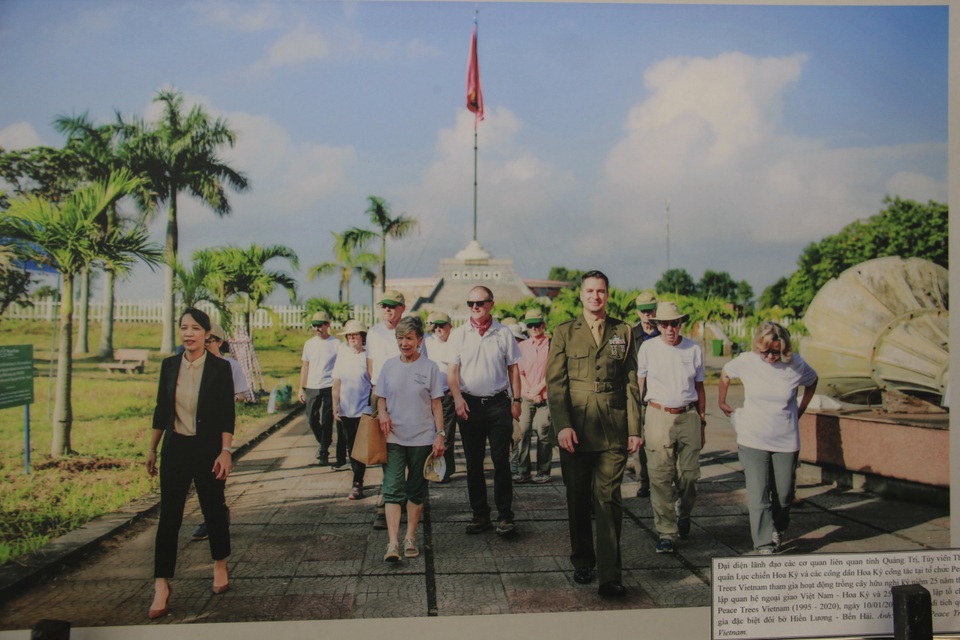 25 năm quan hệ ngoại giao Việt Nam - Hoa Kỳ qua những hình ảnh ấn tượng - 9 25 năm quan hệ ngoại giao Việt Nam - Hoa Kỳ qua những hình ảnh ấn tượng - 9