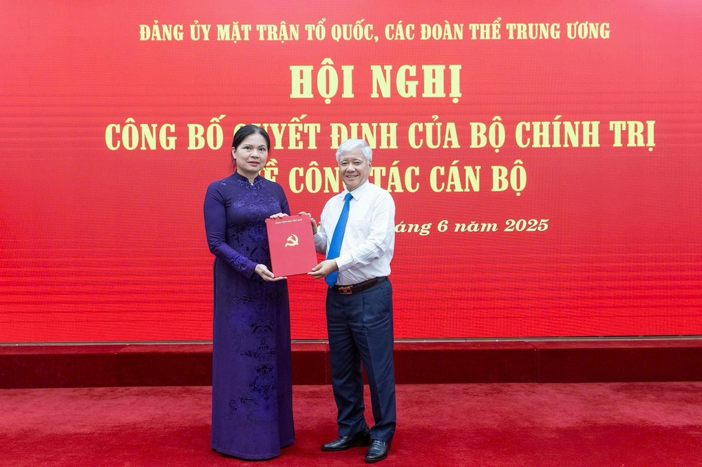 Những bí thư tỉnh, thành cũ được điều động về lại Trung ương - 4 Những bí thư tỉnh, thành cũ được điều động về lại Trung ương - 4