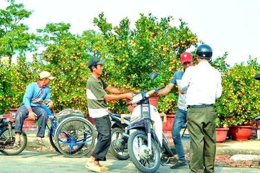 Cận Tết, hoa giảm giá mạnh, sức mua vẫn ì ạch